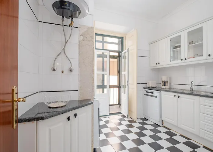 Cool Near Alfama Διαμέρισμα *